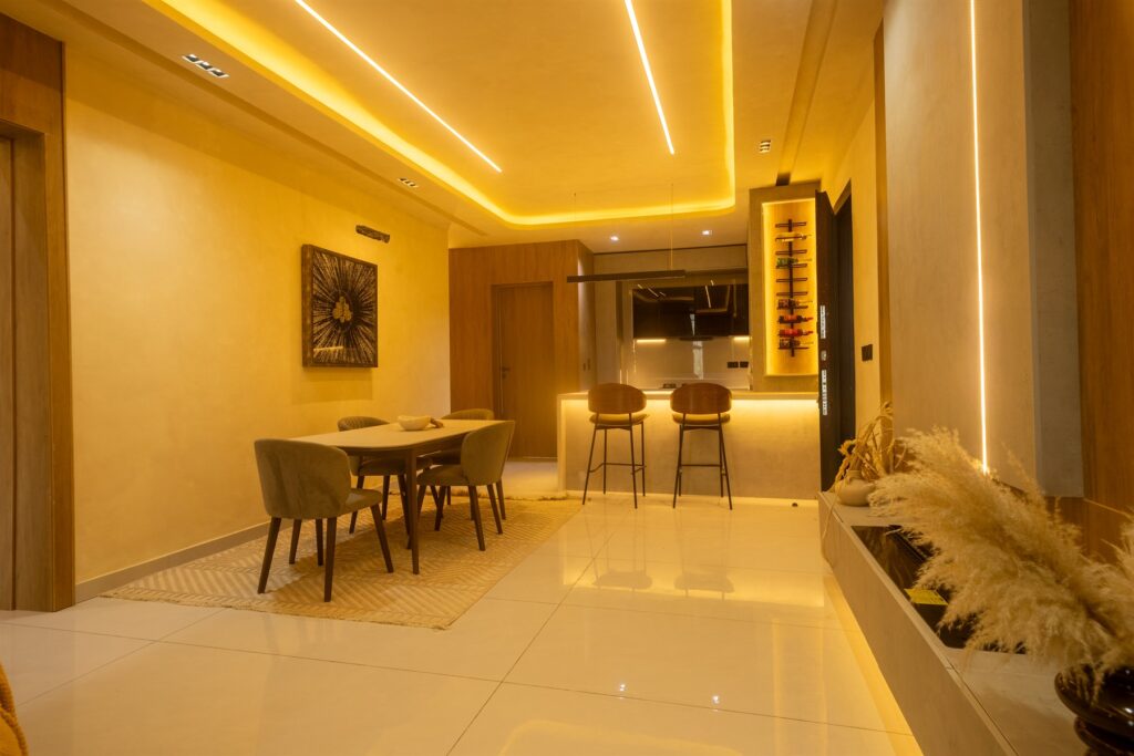 Brum Height 9: Dining area beside the kitchen and breakfast counter